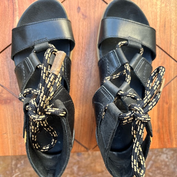Sorel gladiator sandals - like new! Sz 7.5 - Picture 5 of 7
